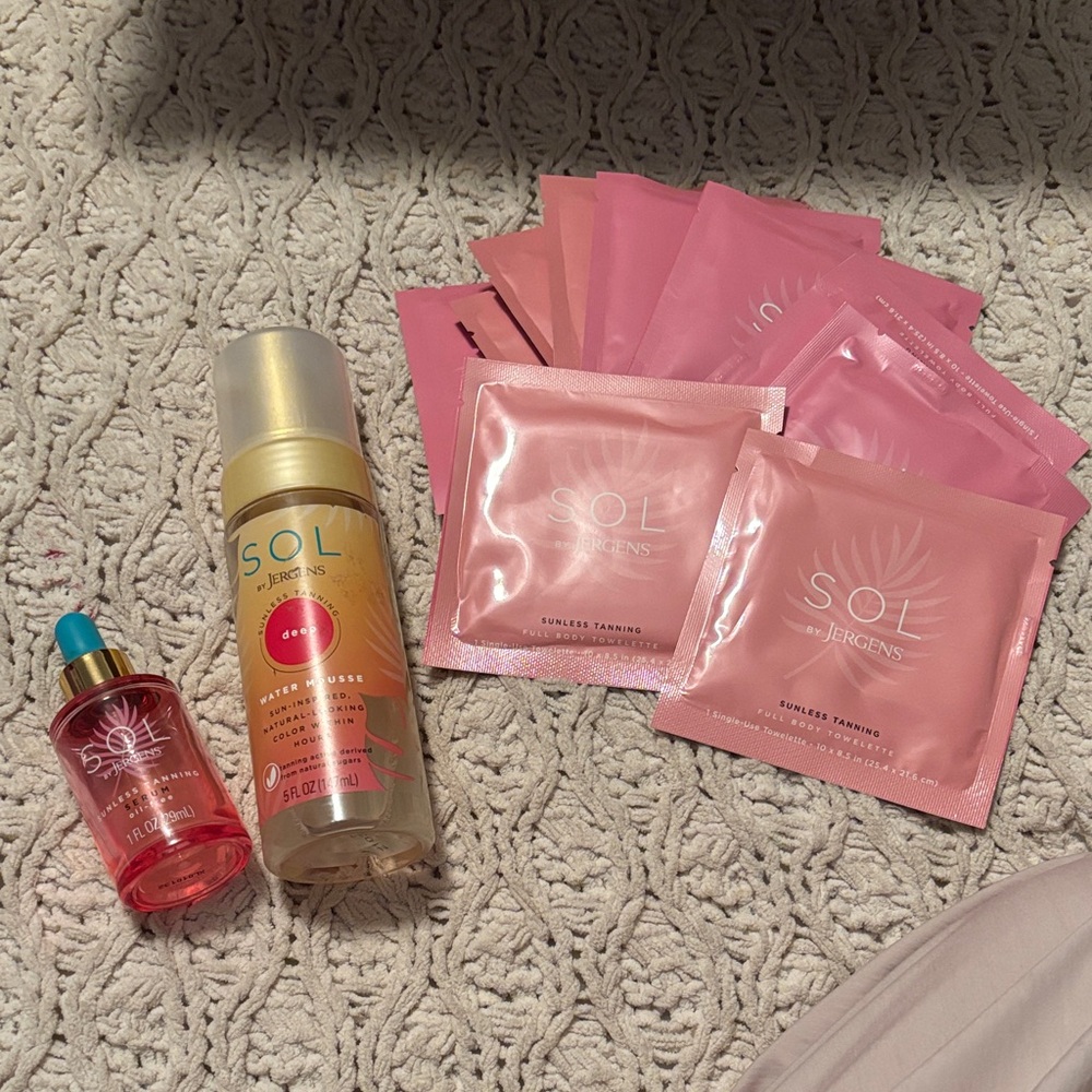Sunless tanning wipes, serum and mousse